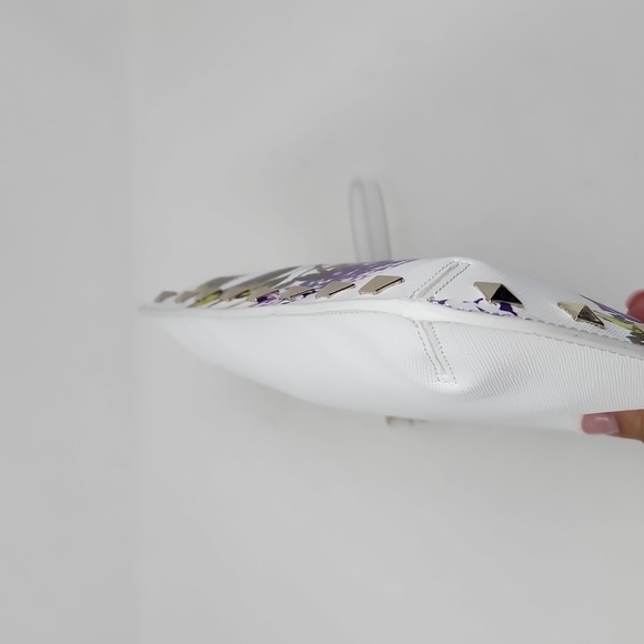 White House Black Market White Floral Faux Leather Clutch/Wrislet - Picture 4 of 6